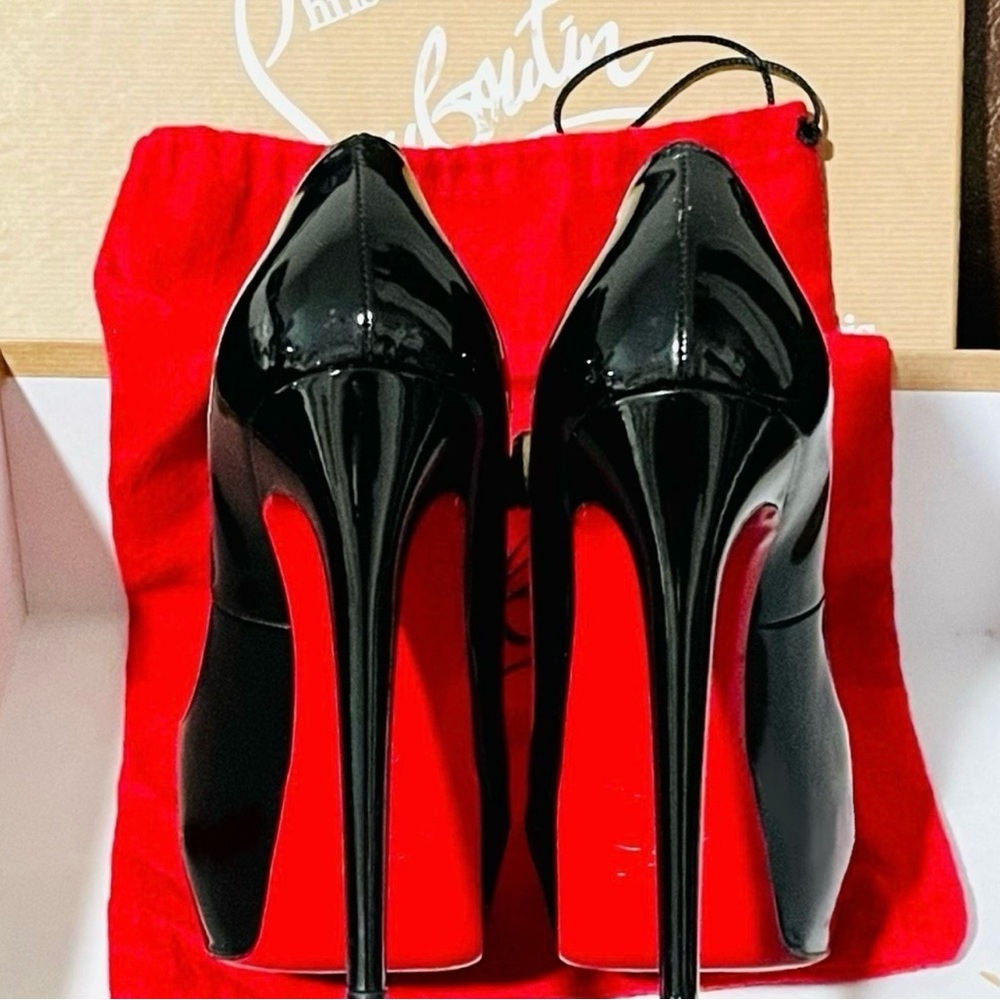 Christian Louboutin Lady Peep Maryjane twist. EU37 Ultra glossy Patent black.